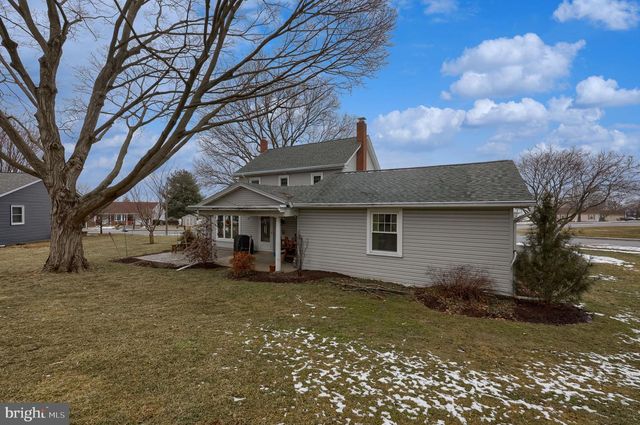 314 W CONESTOGA ST, New Holland, PA 17557