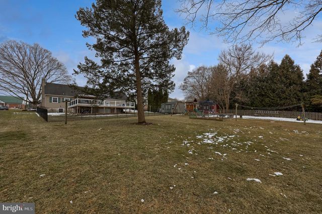 314 W CONESTOGA ST, New Holland, PA 17557