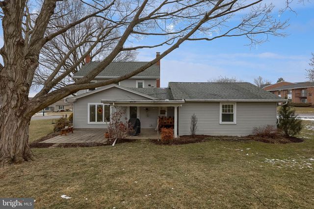 314 W CONESTOGA ST, New Holland, PA 17557