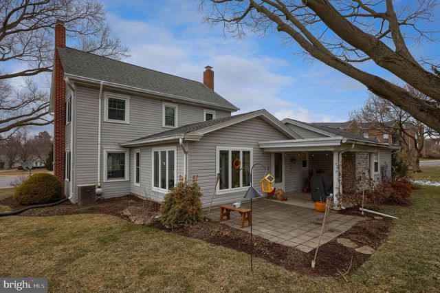 314 W CONESTOGA ST, New Holland, PA 17557