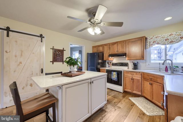 314 W CONESTOGA ST, New Holland, PA 17557