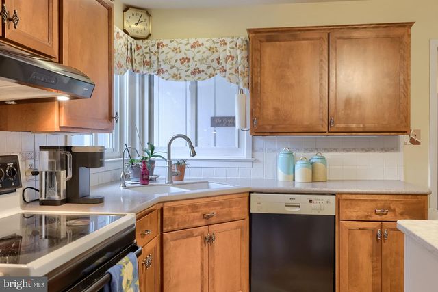 314 W CONESTOGA ST, New Holland, PA 17557