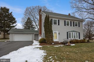 314 W CONESTOGA ST, New Holland, PA 17557