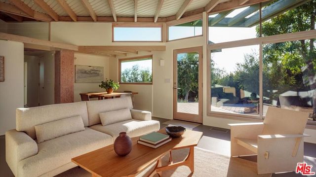 2083 Hanscom Drive, South Pasadena, CA 91030