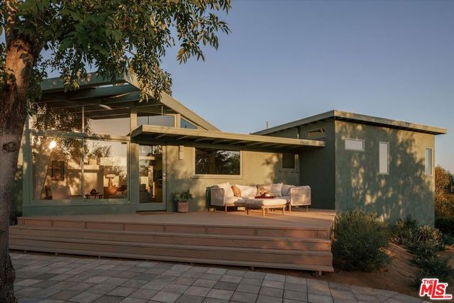 2083 Hanscom Drive, South Pasadena, CA 91030