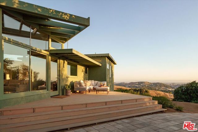 2083 Hanscom Drive, South Pasadena, CA 91030