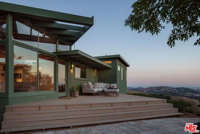 2083 Hanscom Drive, South Pasadena, CA 91030