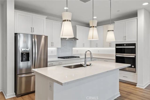 137 Culture, Irvine, CA 92618