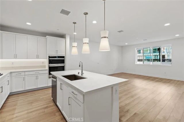 137 Culture, Irvine, CA 92618