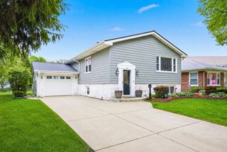 639 N Kaspar Avenue, Arlington Heights, IL 60004