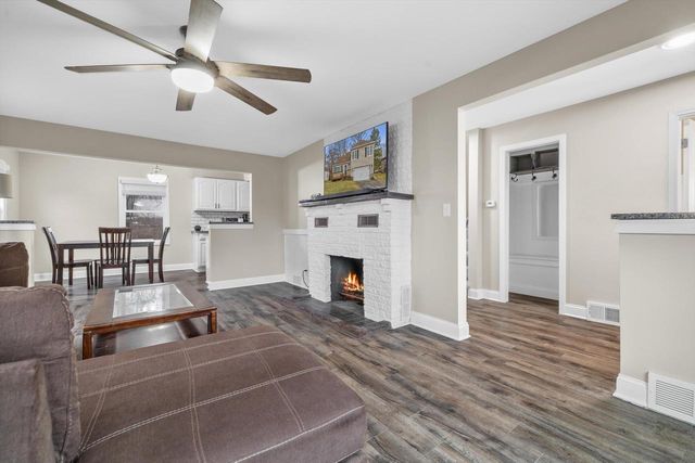 11220 11th AVENUE, Pleasant Prairie, WI 53158