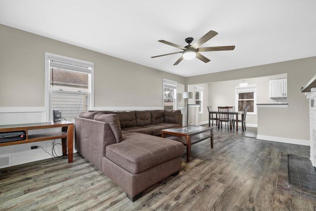 11220 11th AVENUE, Pleasant Prairie, WI 53158