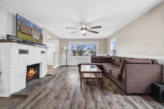 11220 11th AVENUE, Pleasant Prairie, WI 53158