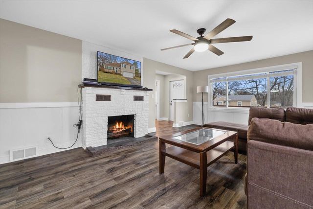 11220 11th AVENUE, Pleasant Prairie, WI 53158