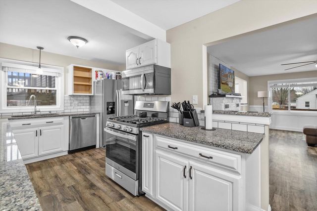 11220 11th AVENUE, Pleasant Prairie, WI 53158