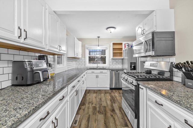 11220 11th AVENUE, Pleasant Prairie, WI 53158