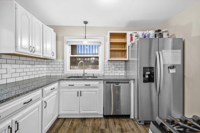 11220 11th AVENUE, Pleasant Prairie, WI 53158