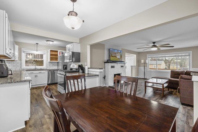 11220 11th AVENUE, Pleasant Prairie, WI 53158