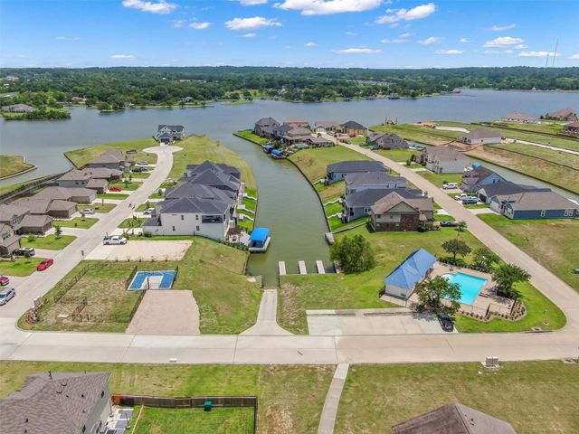 11135 N Lake Mist Lane, Willis, TX 77318