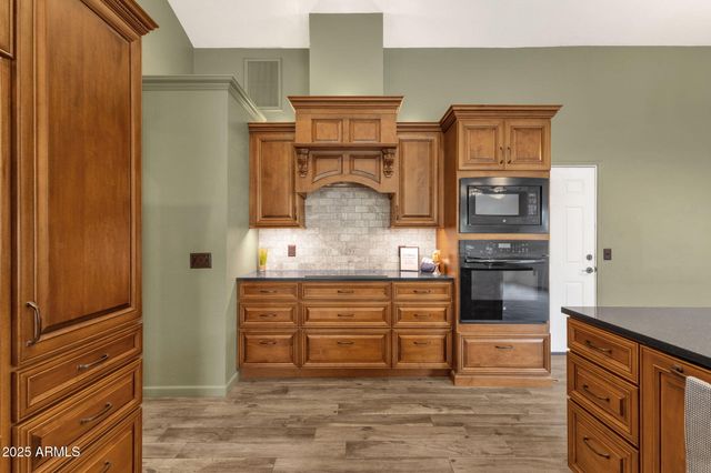 4560 E SUNRISE Drive, Phoenix, AZ 85044