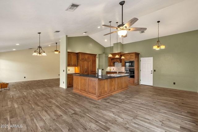 4560 E SUNRISE Drive, Phoenix, AZ 85044