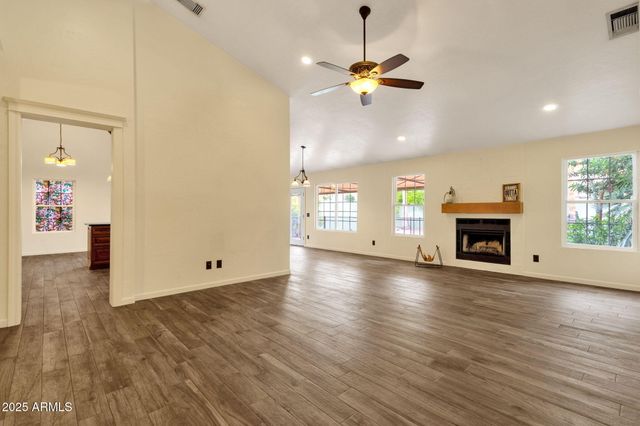 4560 E SUNRISE Drive, Phoenix, AZ 85044