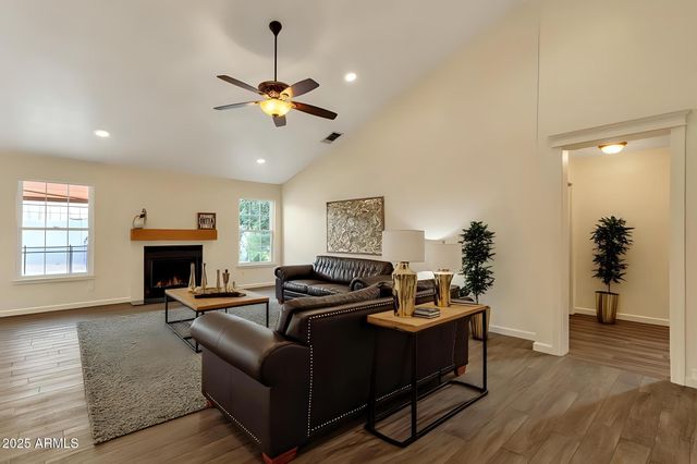 4560 E SUNRISE Drive, Phoenix, AZ 85044