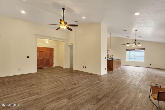 4560 E SUNRISE Drive, Phoenix, AZ 85044