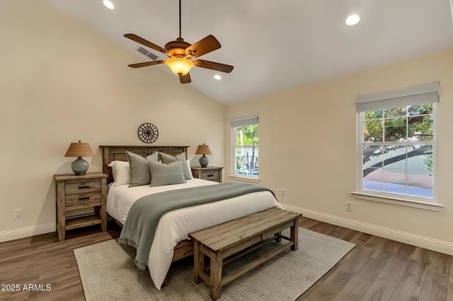 4560 E SUNRISE Drive, Phoenix, AZ 85044