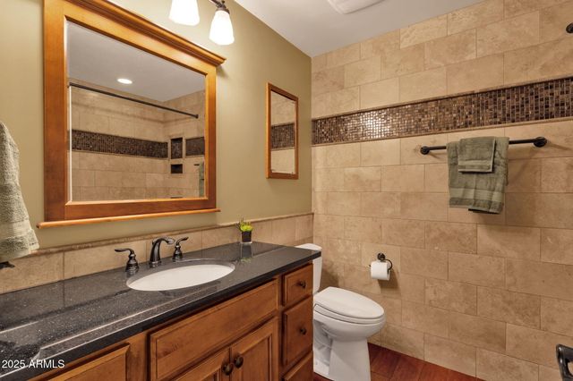 4560 E SUNRISE Drive, Phoenix, AZ 85044