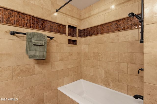 4560 E SUNRISE Drive, Phoenix, AZ 85044