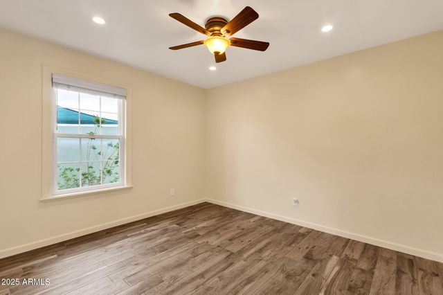 4560 E SUNRISE Drive, Phoenix, AZ 85044