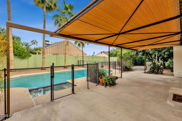 4560 E SUNRISE Drive, Phoenix, AZ 85044