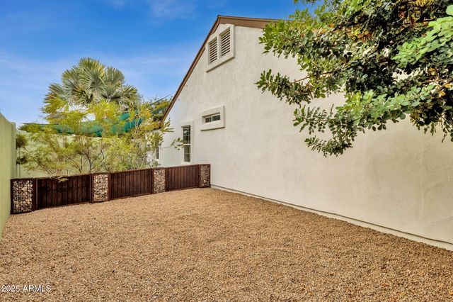 4560 E SUNRISE Drive, Phoenix, AZ 85044