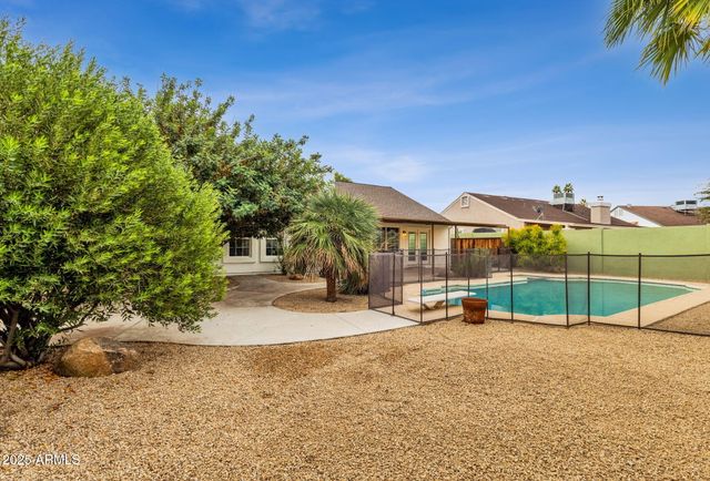 4560 E SUNRISE Drive, Phoenix, AZ 85044