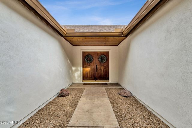 4560 E SUNRISE Drive, Phoenix, AZ 85044