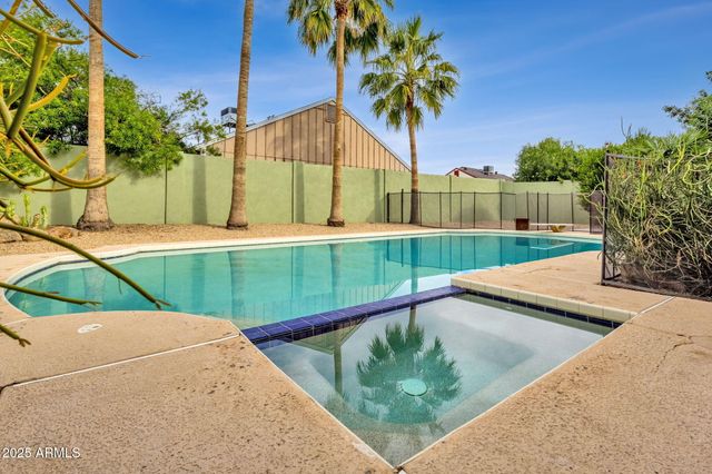 4560 E SUNRISE Drive, Phoenix, AZ 85044