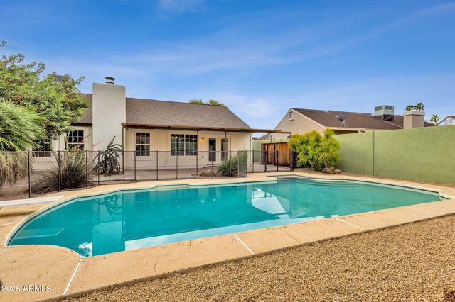 4560 E SUNRISE Drive, Phoenix, AZ 85044