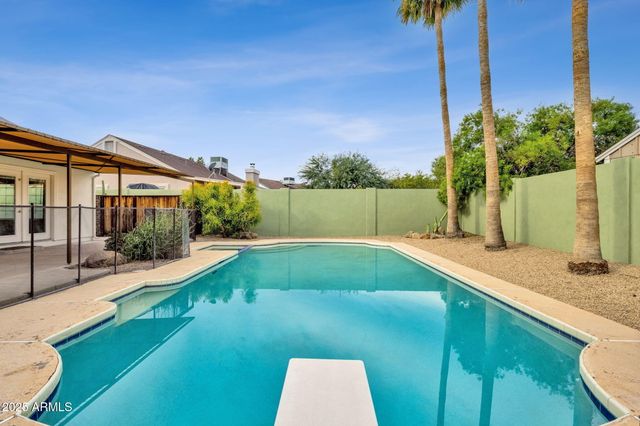 4560 E SUNRISE Drive, Phoenix, AZ 85044