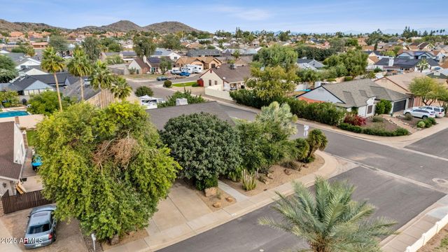 4560 E SUNRISE Drive, Phoenix, AZ 85044