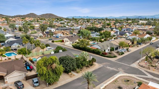 4560 E SUNRISE Drive, Phoenix, AZ 85044