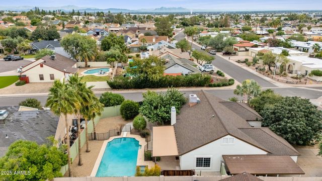 4560 E SUNRISE Drive, Phoenix, AZ 85044