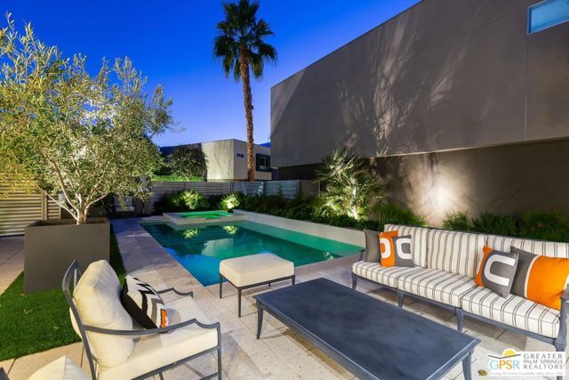 1062 Hunter Drive, Palm Springs, CA 92262