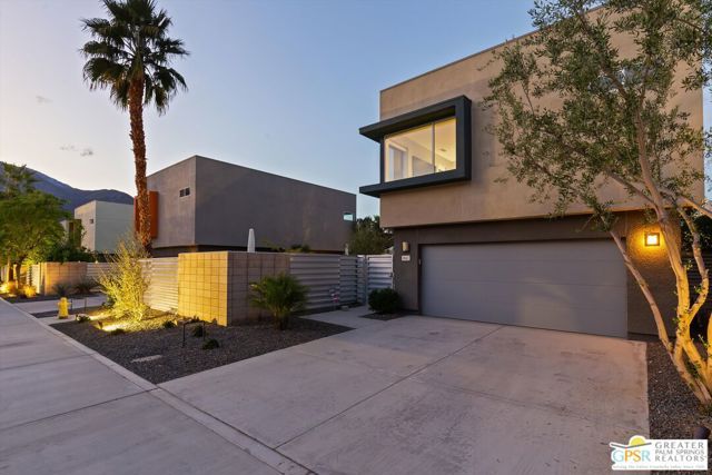 1062 Hunter Drive, Palm Springs, CA 92262