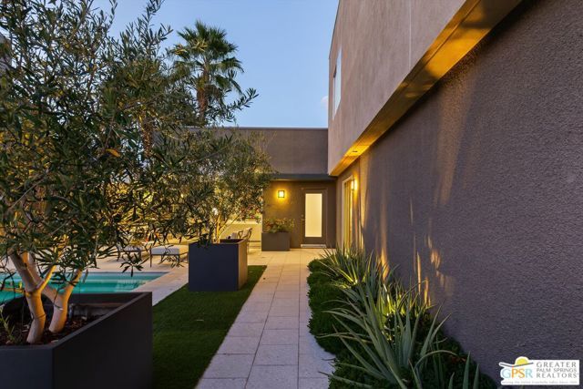 1062 Hunter Drive, Palm Springs, CA 92262