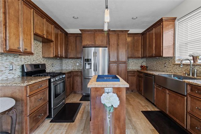 10902 Spruce Drive N, La Porte, TX 77571