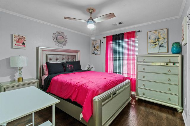 10902 Spruce Drive N, La Porte, TX 77571