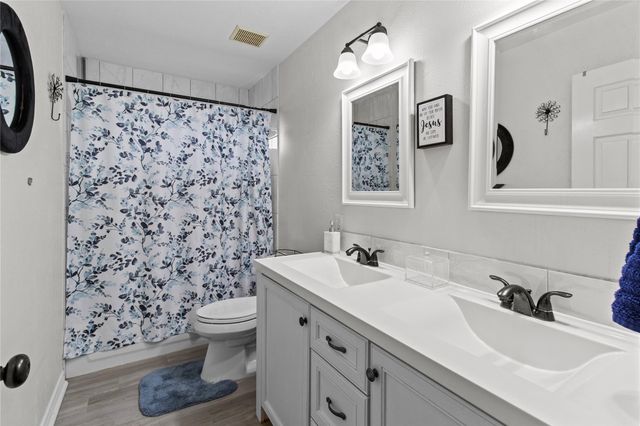 10902 Spruce Drive N, La Porte, TX 77571