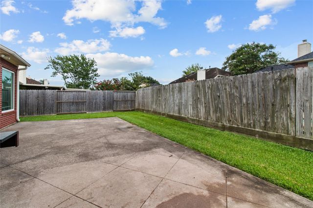 10902 Spruce Drive N, La Porte, TX 77571