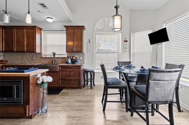 10902 Spruce Drive N, La Porte, TX 77571